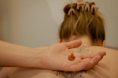 Honig-Rückenmassage